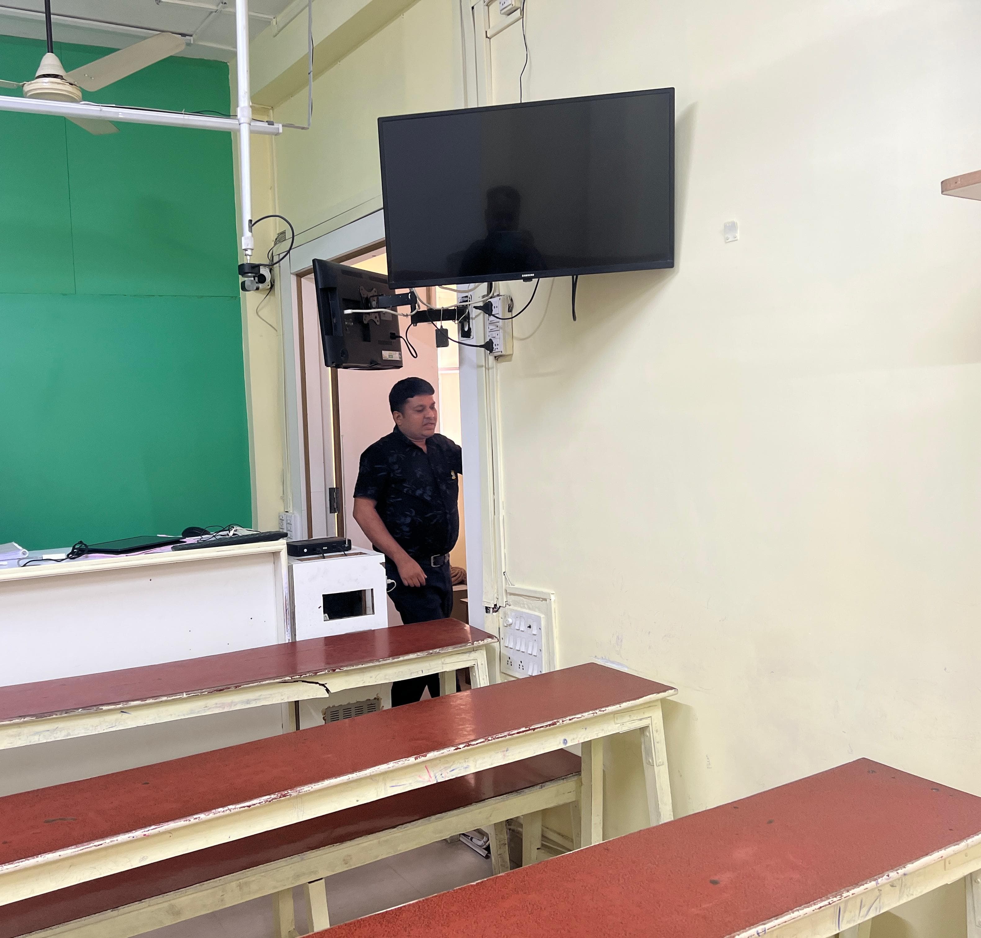 Gopal Bhoot Classes Classroom photos photo 1